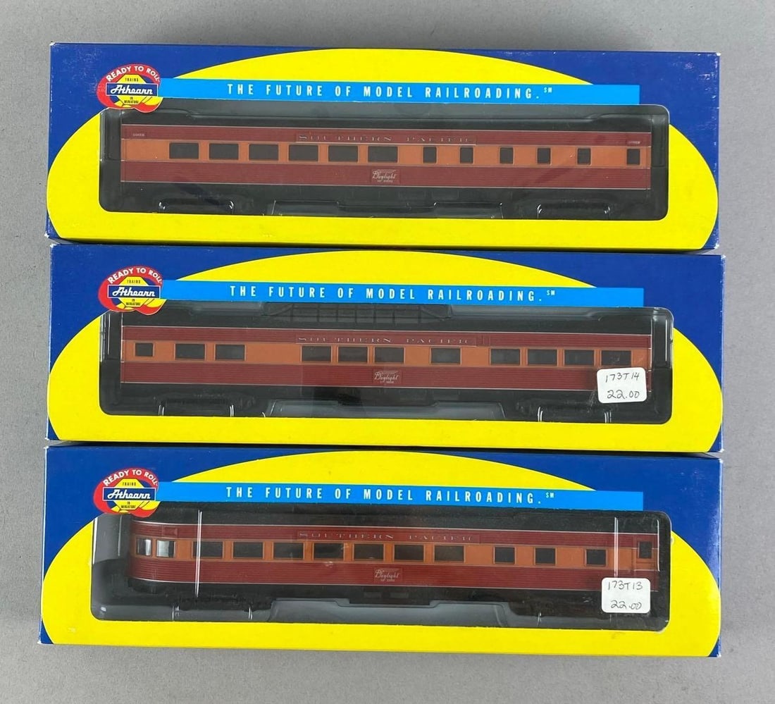 Group of 3 Athearn HO Scale SP Passenger Train Cars: in original boxes, southern pacific, inclufes vista dome, diner and observation, each measures 12 1/2 inches W