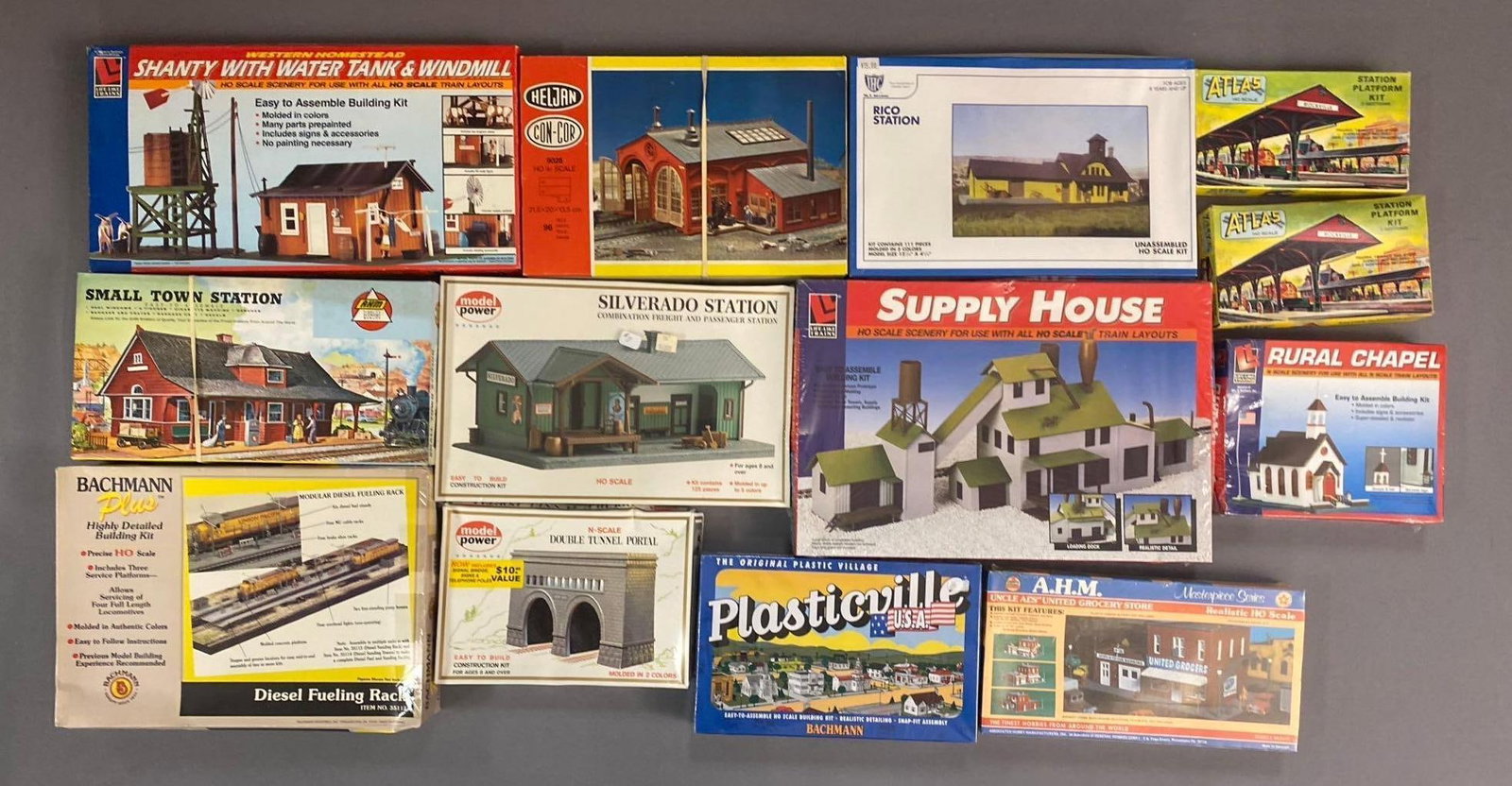 Group of 10+ Atlas HO Scale Buildings and More (1 of 3)
