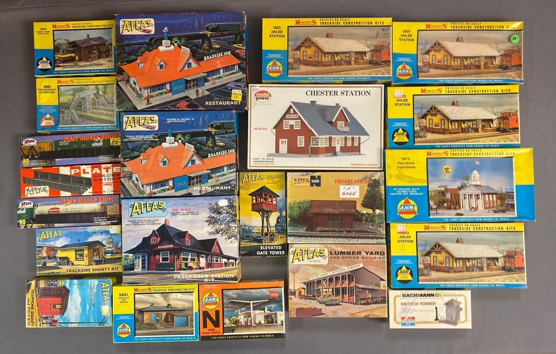 Group of 10+ Atlas HO Scale Buildings and More (1 of 3)