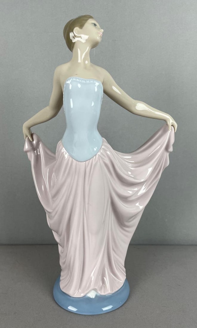 Lladro The Dancer Porcelain Figurine: #5050, measures 12 inches