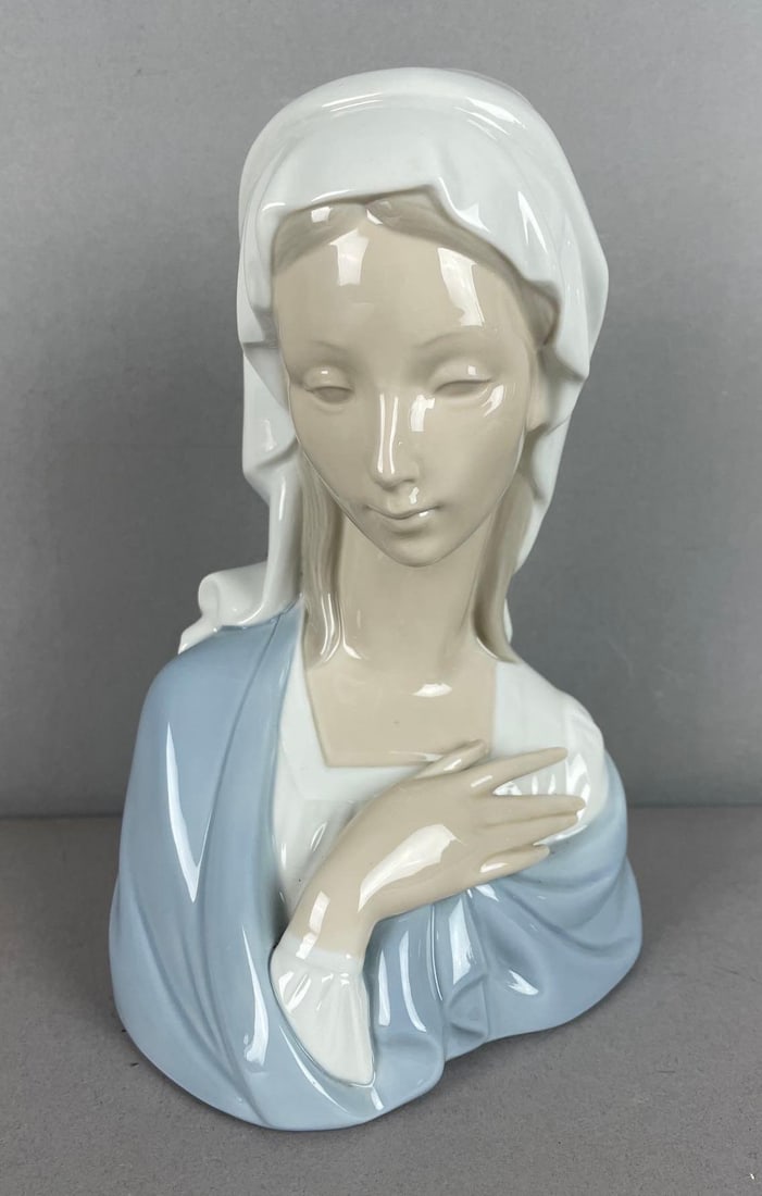 Lladro Madonna Head Porcelain Figurine: 4649, measures 8 3/4 inches