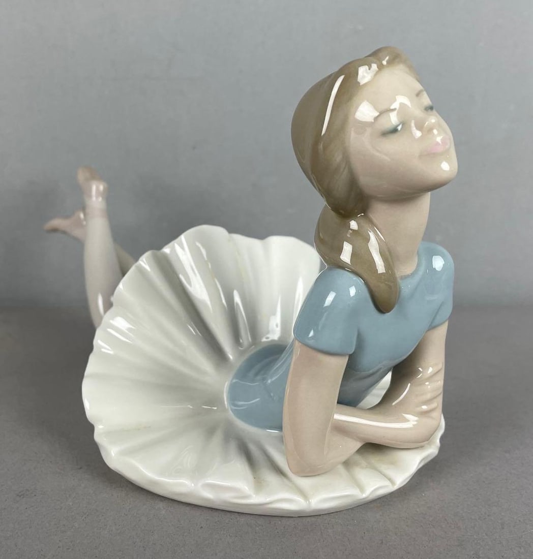 Lladro Heather Ballerina Porcelain Figurine: 1359, measures 9 3/4 inches long