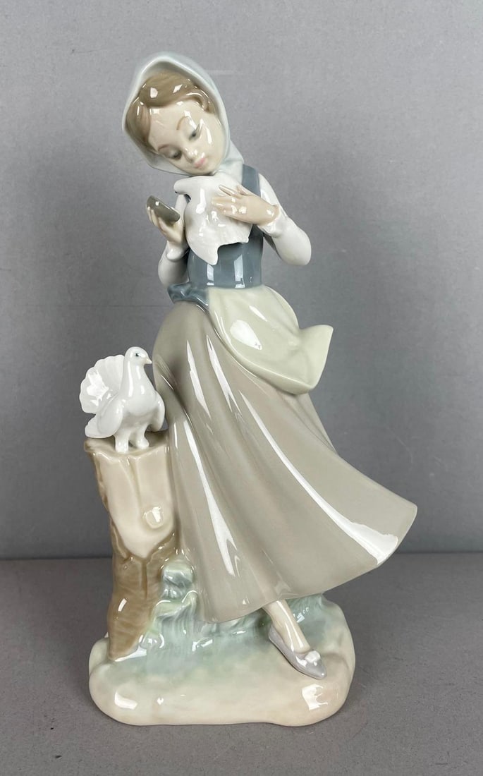 Lladro Girl with Pigeons Porcelain Figurine: 4915, measures 9 inches