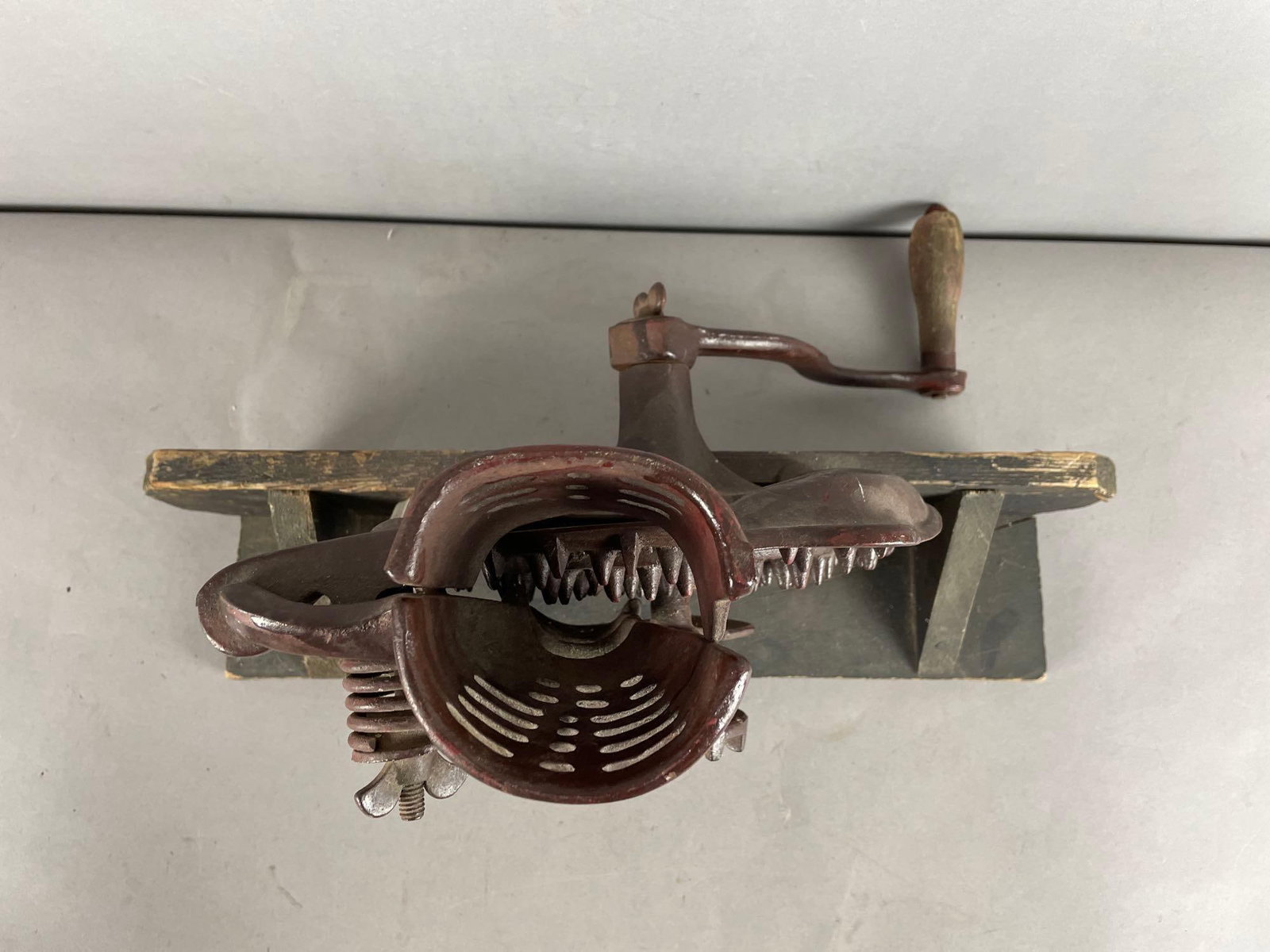 Antique Cast Iron Corn Sheller - 2
