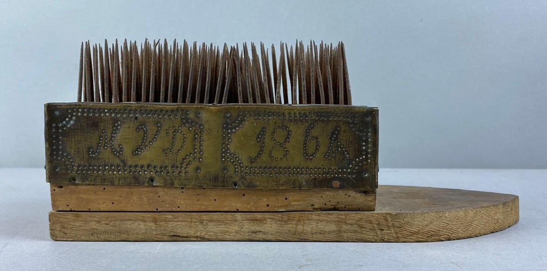 Primitive 1864 Flax Hatchel Tool: Measure h 5 x w x 5 x L 12 inches.