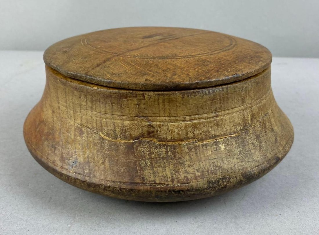 Antique 1880s Lidded Seed Box: Measure 7 1/2 inches in diameter.