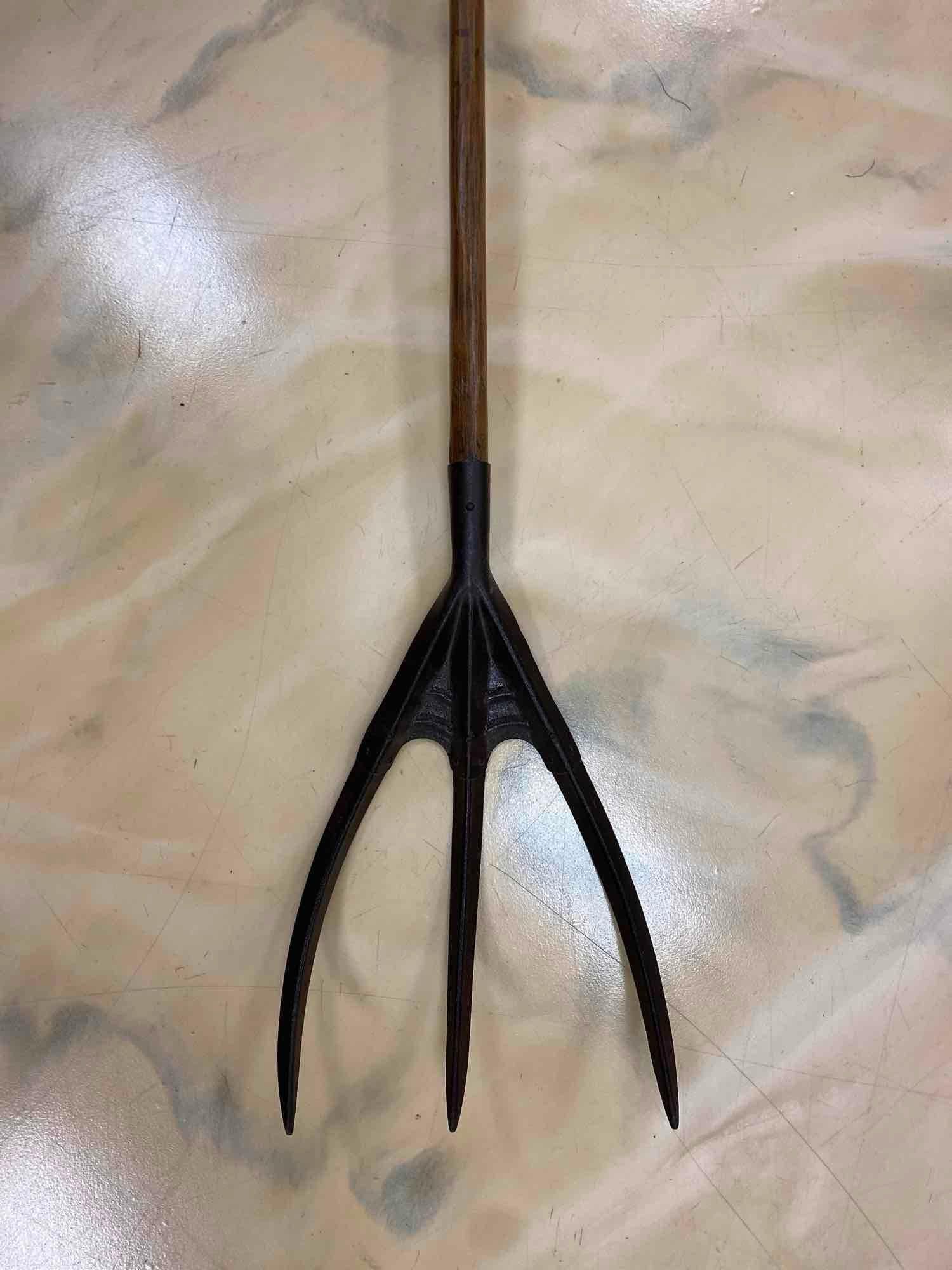 Primitive 3-Prong pitchfork - 2