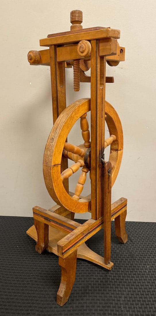 Antique Upright Wood Spinning Wheel: Measures 33 inches x 16 inches x 15 1/2 inches