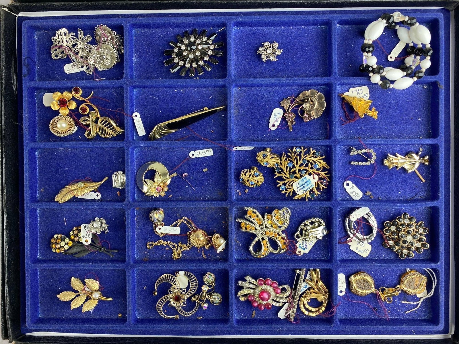 Group of Assorted Costume Jewelry Brooches: Includes Gold tone, Silver tone, and more. Largest measure 2 inches in diameter.