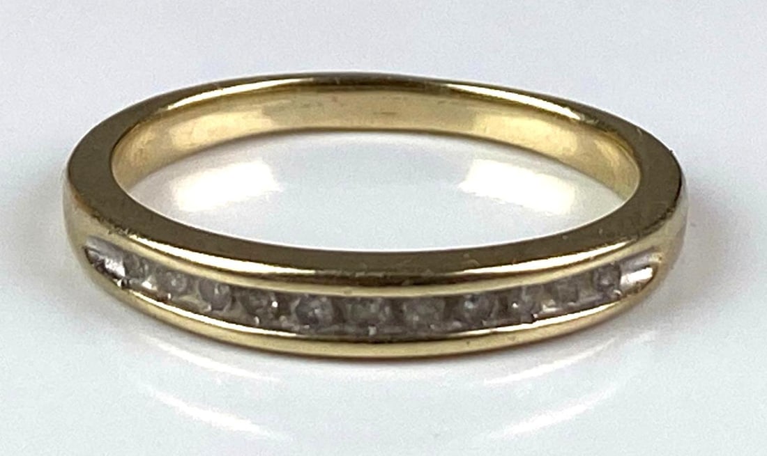 14K Yellow Gold Diamond Ring: Total weight of 2.1 grams, size 7 1/2
