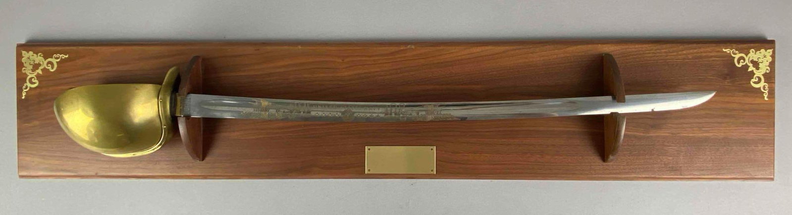 USHS United States Navy Model 1860 Decorative Saber: un-decorated plaque, saber measures 33 inches in length with a 25 inches blade