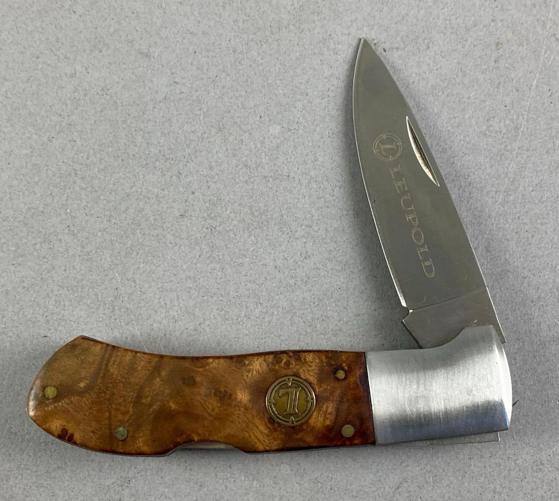 Leupold Folding Pocket Knife (1 of 3)