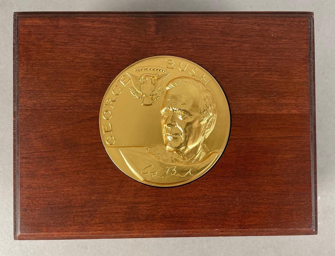 Medallic Art Co. George Bush Wood Jewelry Box: Includes unmarked original box, measures 5 inches x 6 1/2 inches x 2 3/4 inches