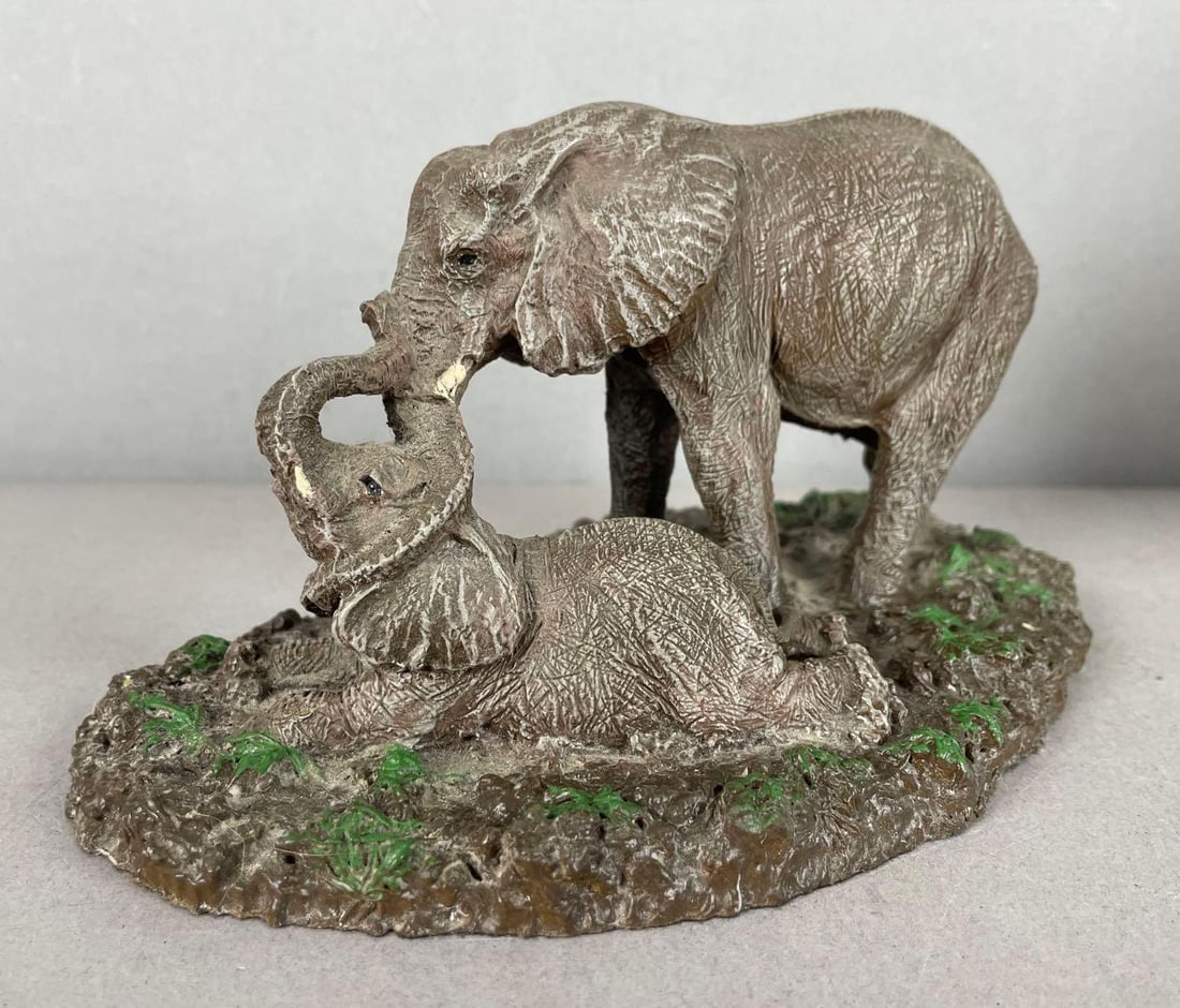 Aus-Ben Limited Edition Cast Bronze Mother Elephant / Baby Figurine: Limited no. 300/5000, hand painted, measures 4 inches x 7 1/2 inches x 4 3/4 inches