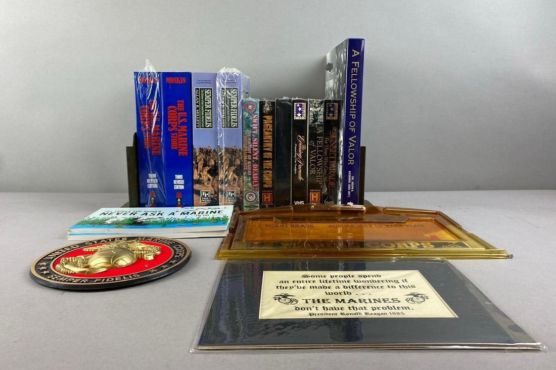 Group of Assorted United States Marine Corps Themed Items (1 of 3)