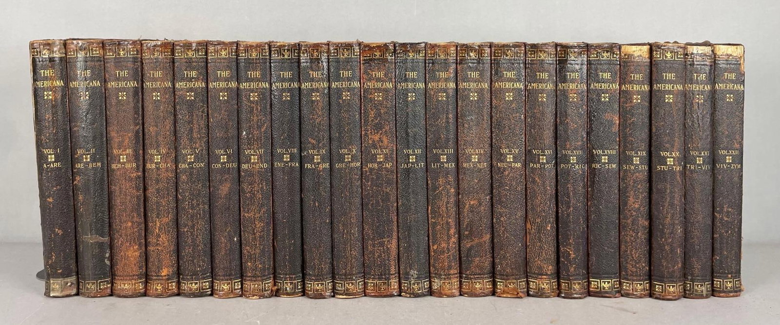1912 The Americana Universal Reference Library 22 Volume Set: Leather bound , gilded pages, each measure 10 1/4 inches x 7 1/2 inches
