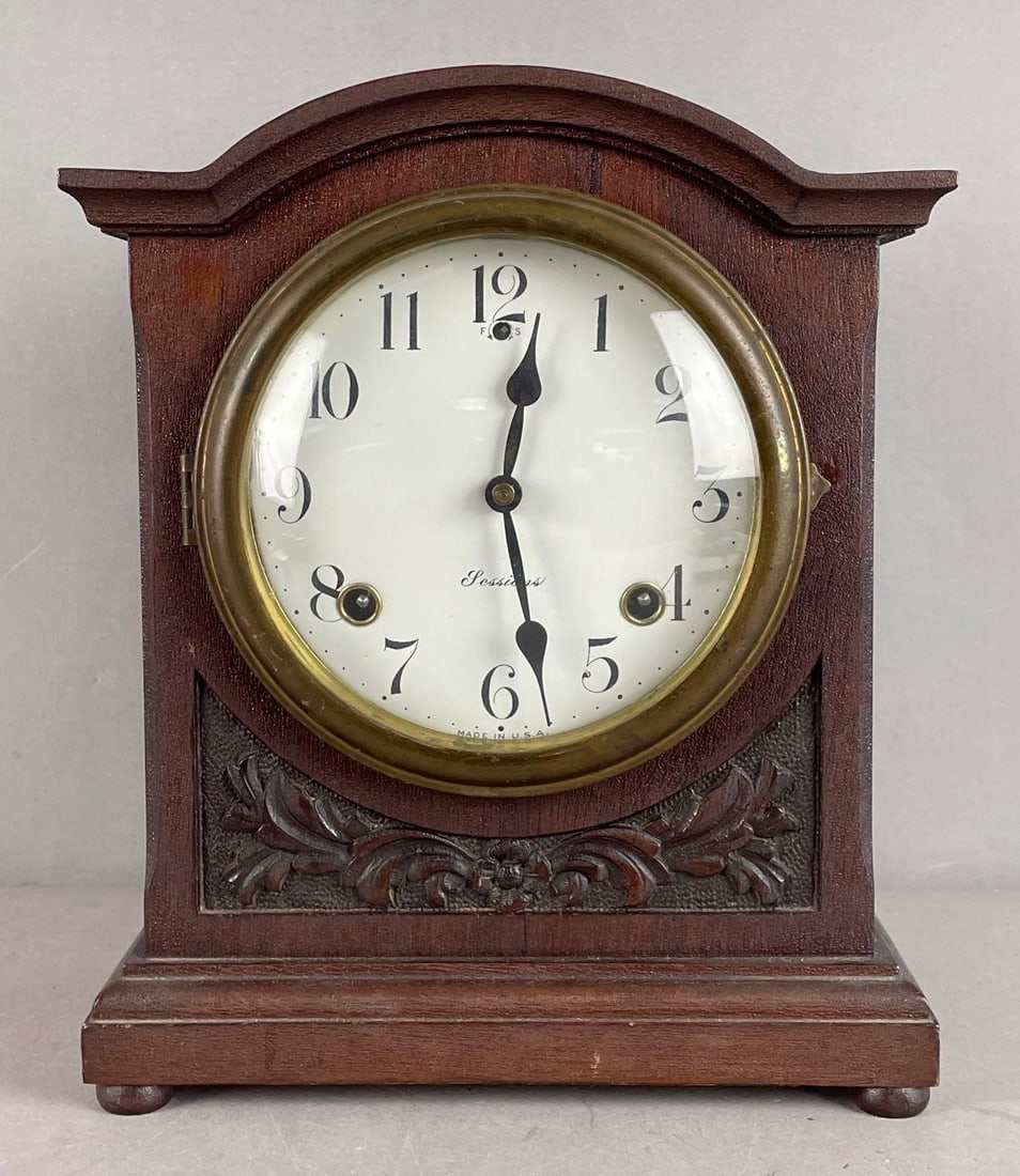 Vintage Sessions Wood Wind-Up Mantle Clock (1 of 3)