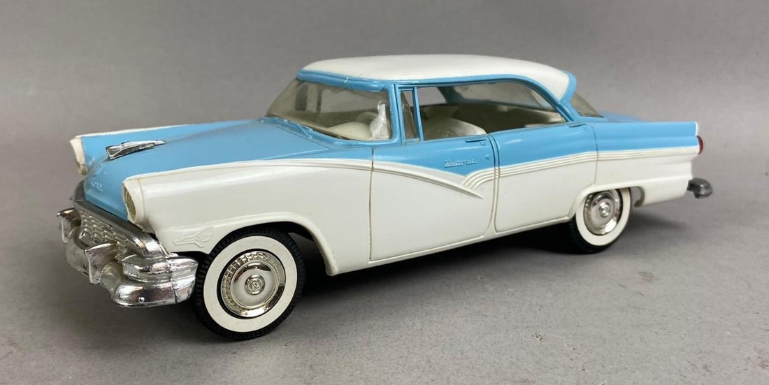 Vintage 1955 AMT Dealership Promo Ford Crown Victoria Friction Car (1 of 4)