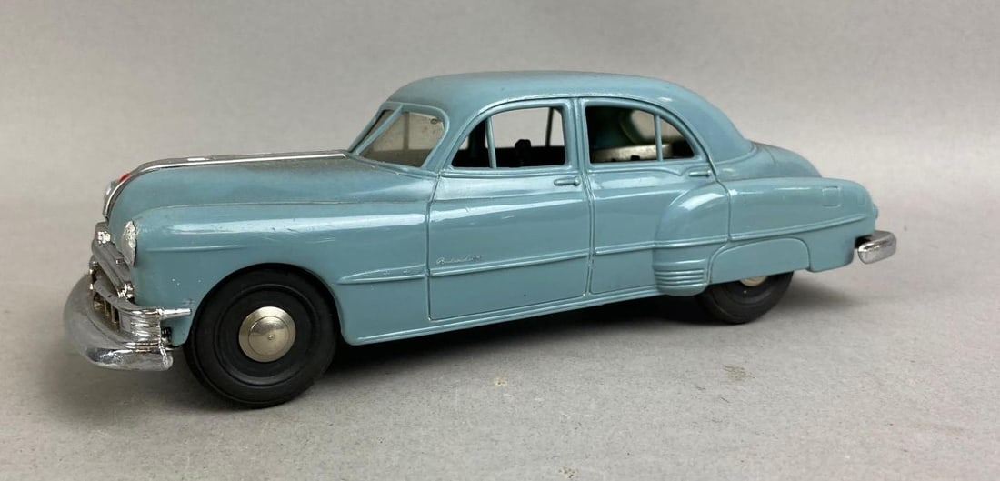 Vintage 1955 AMT Dealership Promo Pontiac Wind-Up Car (1 of 4)
