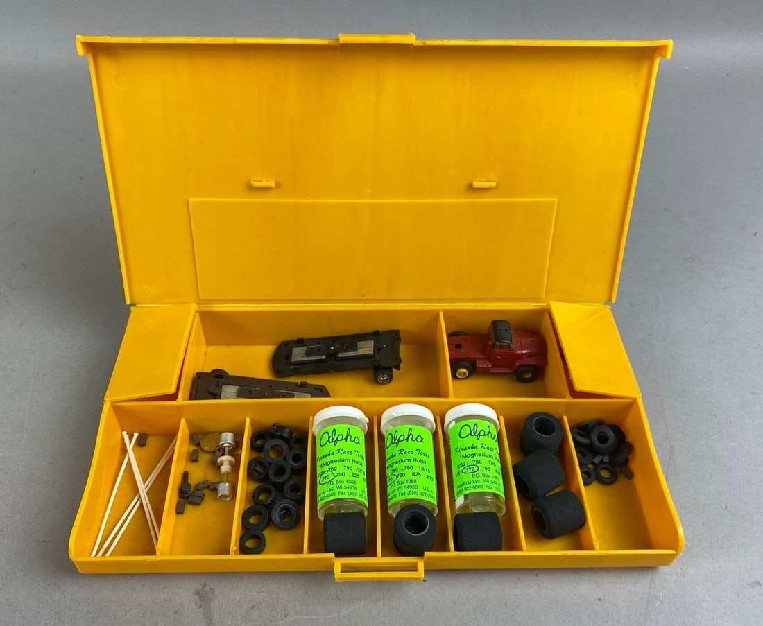 Vintage Slot Car Travel Case: Includes Magnesium Hubs measures L 10 x W 5 1/2 inches.