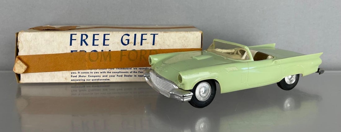 AMT 1957 Ford Thunderbird Convertible Dealership Promo Car (1 of 7)