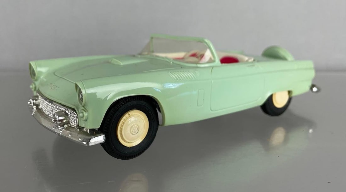 AMT 1956 Ford Thunderbird Convertible Dealership Promo Car (1 of 6)