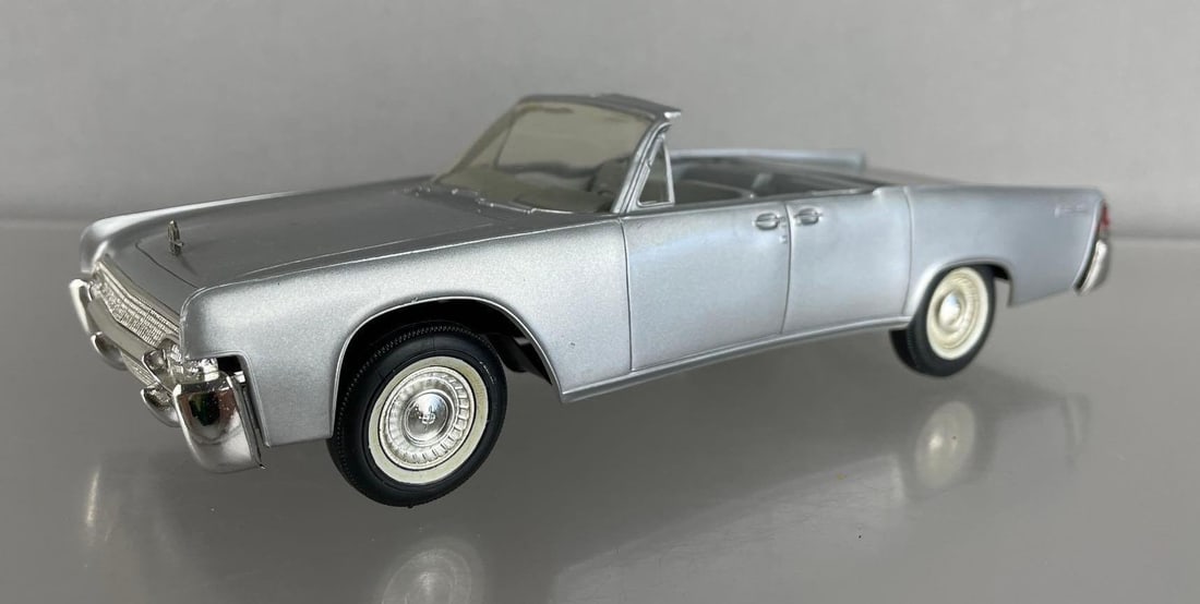 AMT 1961 Lincoln Continental 4 Door Convertible Dealership Promo Car (1 of 7)