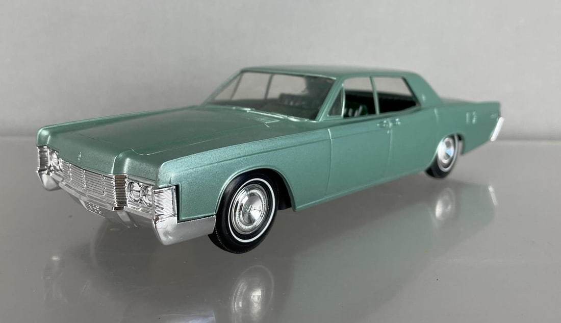 Fake AMT 1968 Lincoln Continental Dealership Promo Car (1 of 7)