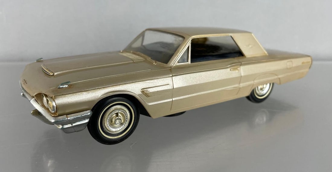 AMT 1965 Ford Thunderbird Hardtop Dealership Promo Radio Car (1 of 7)
