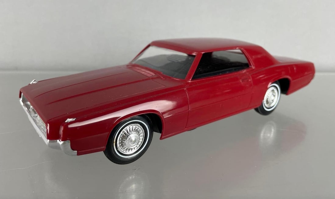 AMT 1968 Ford Thunderbird Hardtop Dealership Promo Radio Car (1 of 7)