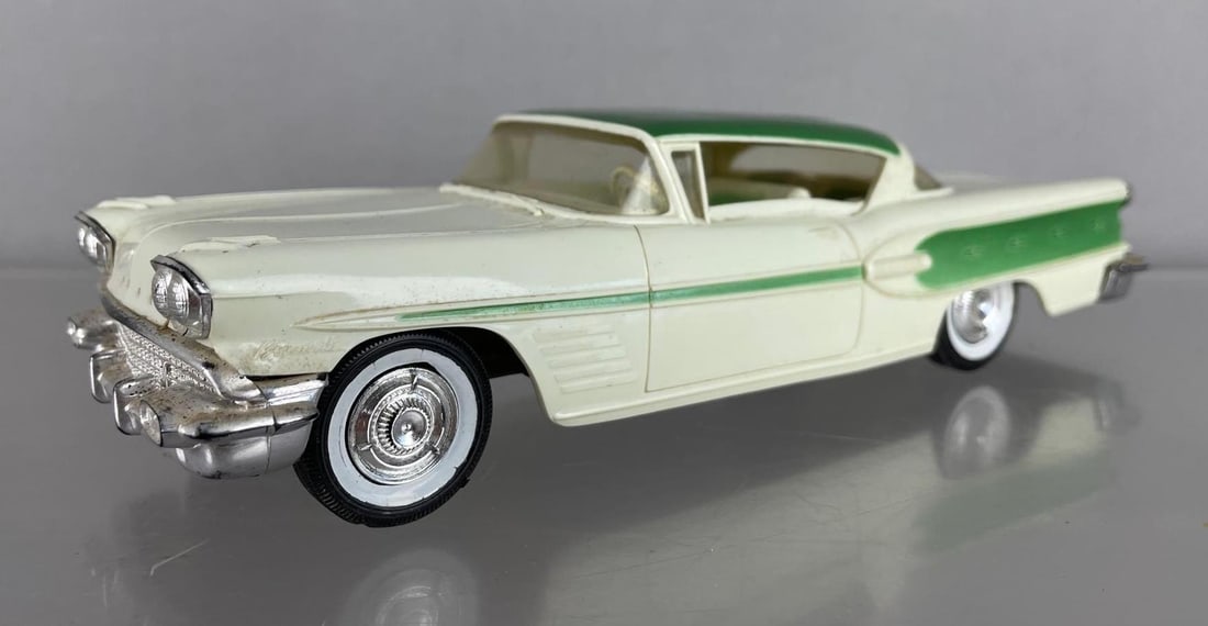 1958 Pontiac Bonneville Dealership Promo Car: White / green, working friction, needs cleaning