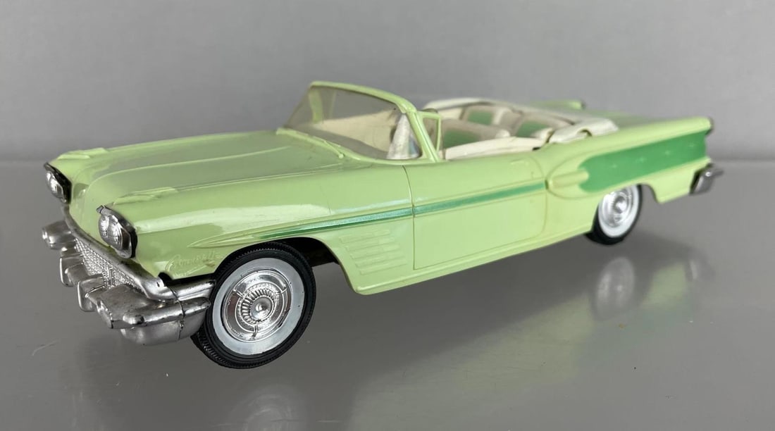 1958 Pontiac Bonneville Convertible Dealership Promo Car: Two tone green, coaster