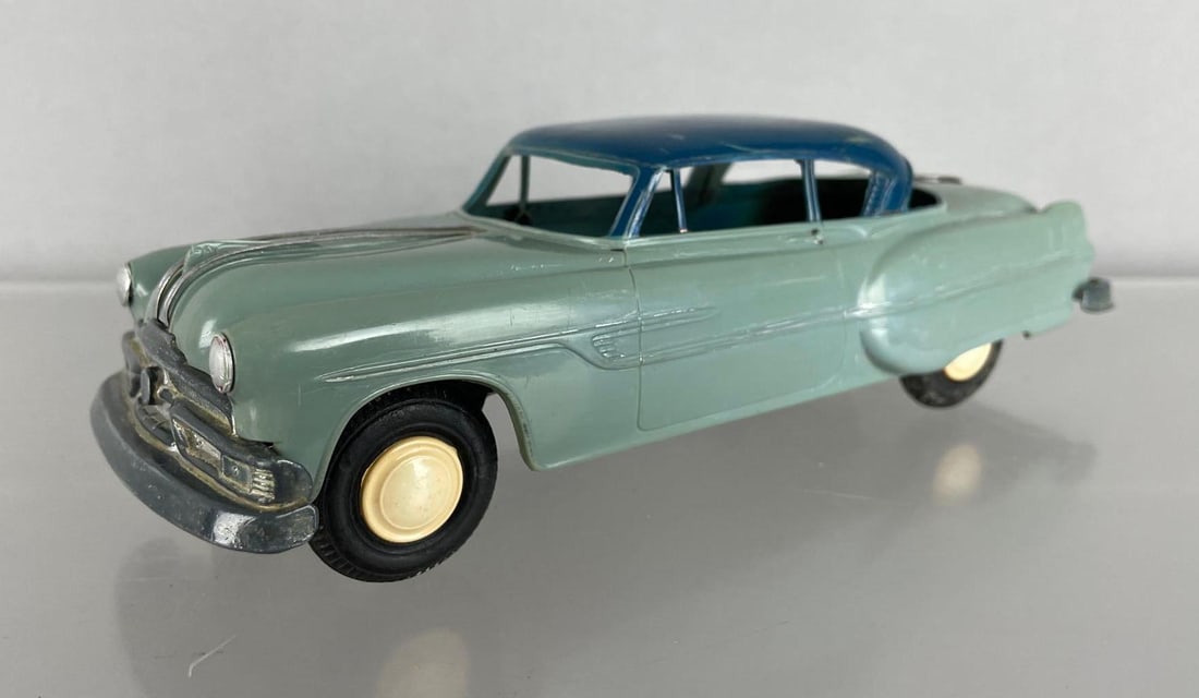 AMT 1953 Pontiac Dealership Promo Car: Green / blue, working friction scratches and rubs