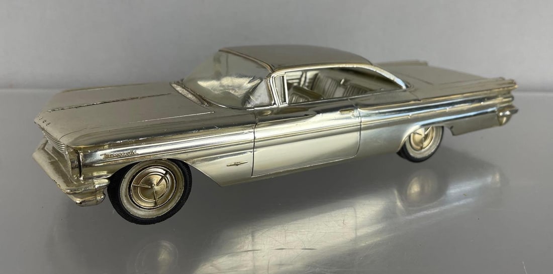AMT 1960 Pontiac Bonneville Dealership Promo Trophy Car: Gold metallic, coaster, scratches and scuffs