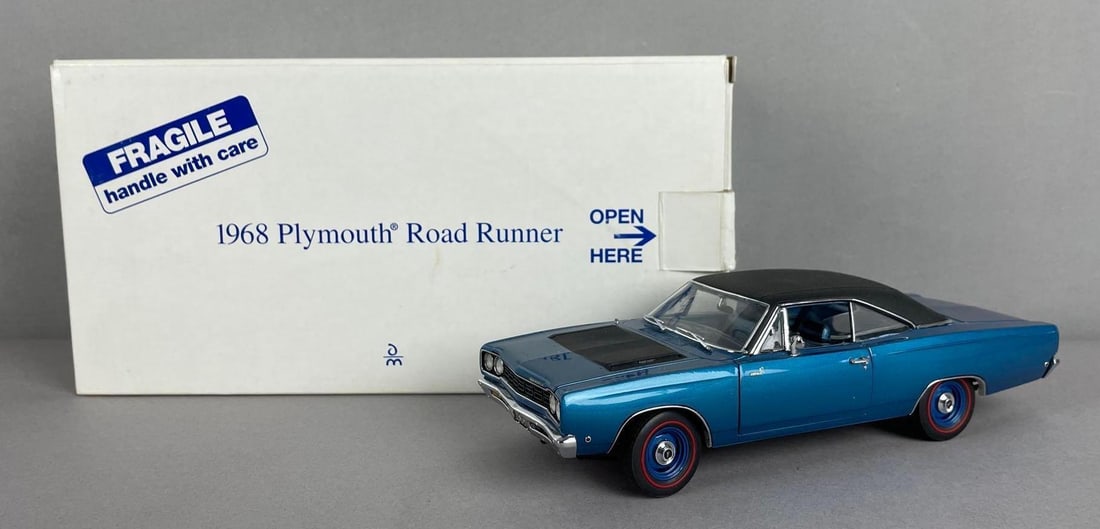 Danbury Mint 1968 Plymouth Roadrunner Die-Cast Car: Rear window out, original packaging, 1/24 scale