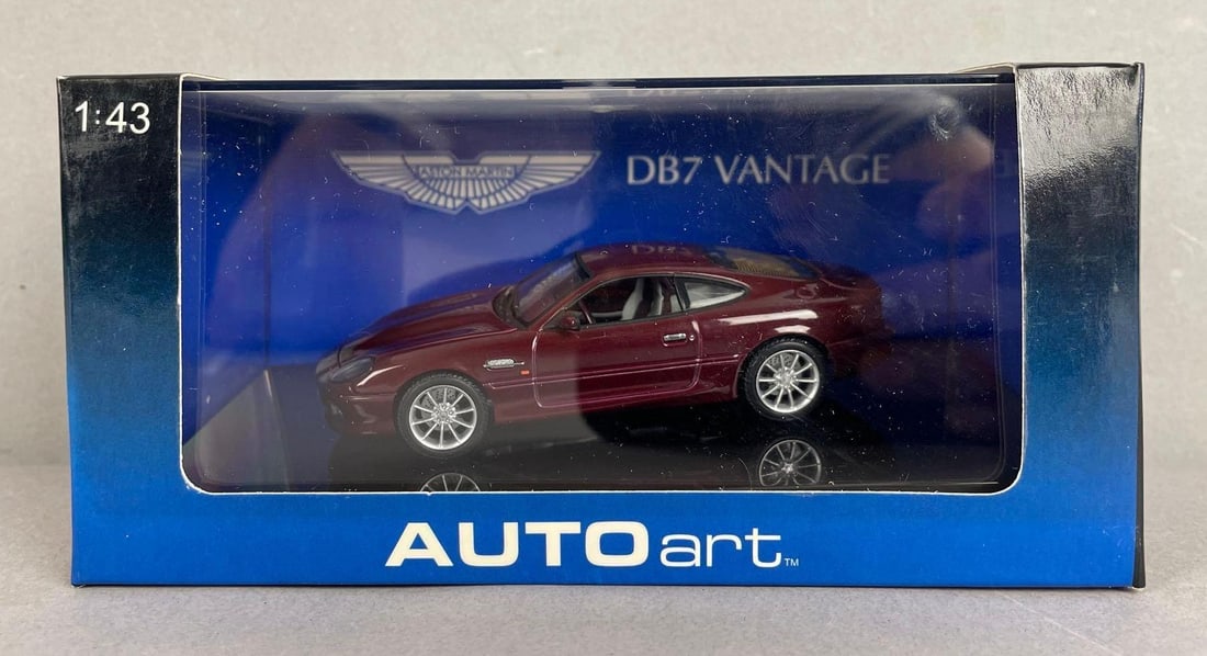 Auto Art Aston Martin DB7 Die-Cast Car: 1/43 scale, original packaging