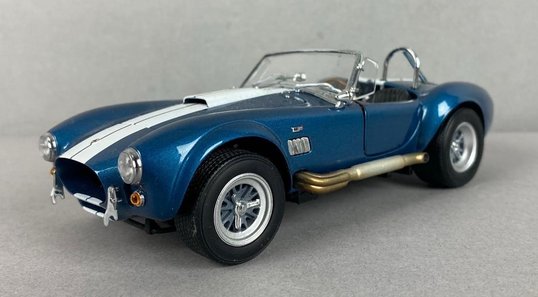 Wix Filters 1965 Shelby Cobra 427 S/C 1/24 Scale Die-Cast Vehicle: Like new in original packaging.