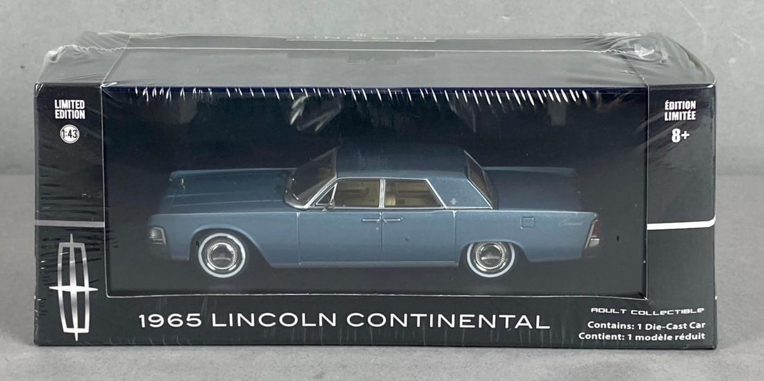2018 Greenlight 1965 Lincoln Continental 1/43 Scale Die-Cast Vehicle (1 of 3)