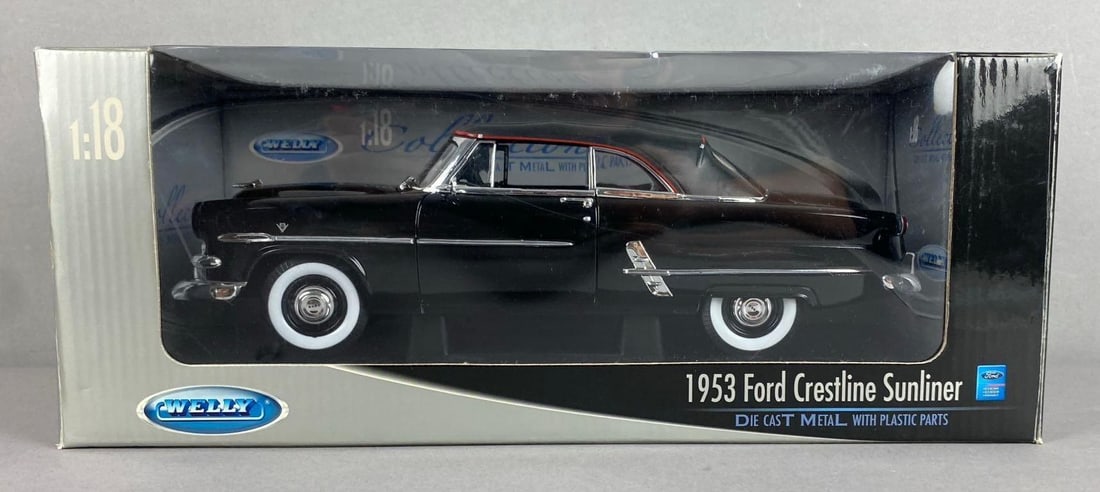Welly 1953 Ford Crestline Sunliner 1/18 Scale Die-Cast Vehicle: Like new in original packaging.