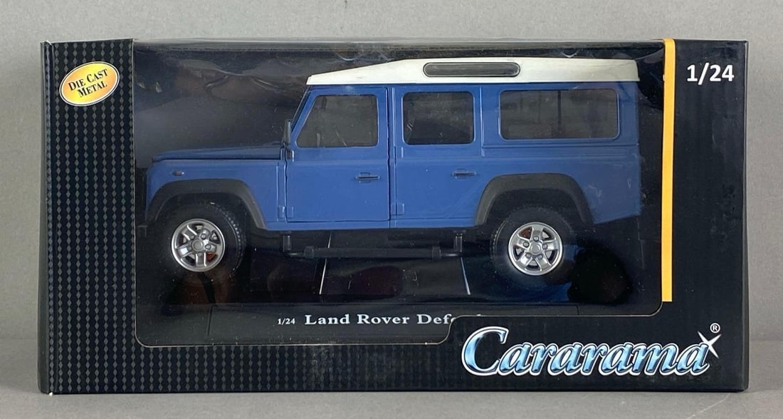 Oxford Cararama Land Rover Defender: 1/24 scale, die-cast, in original box