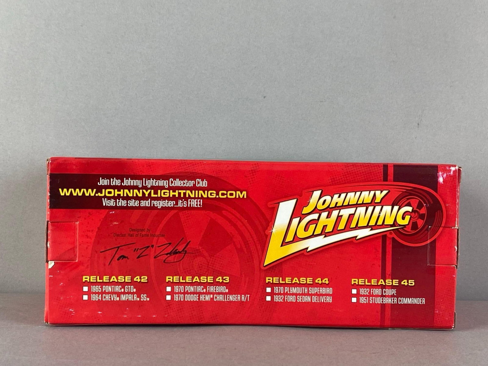 Playing Mantis Johnny Lightning 1951 Studebaker Commander - 3