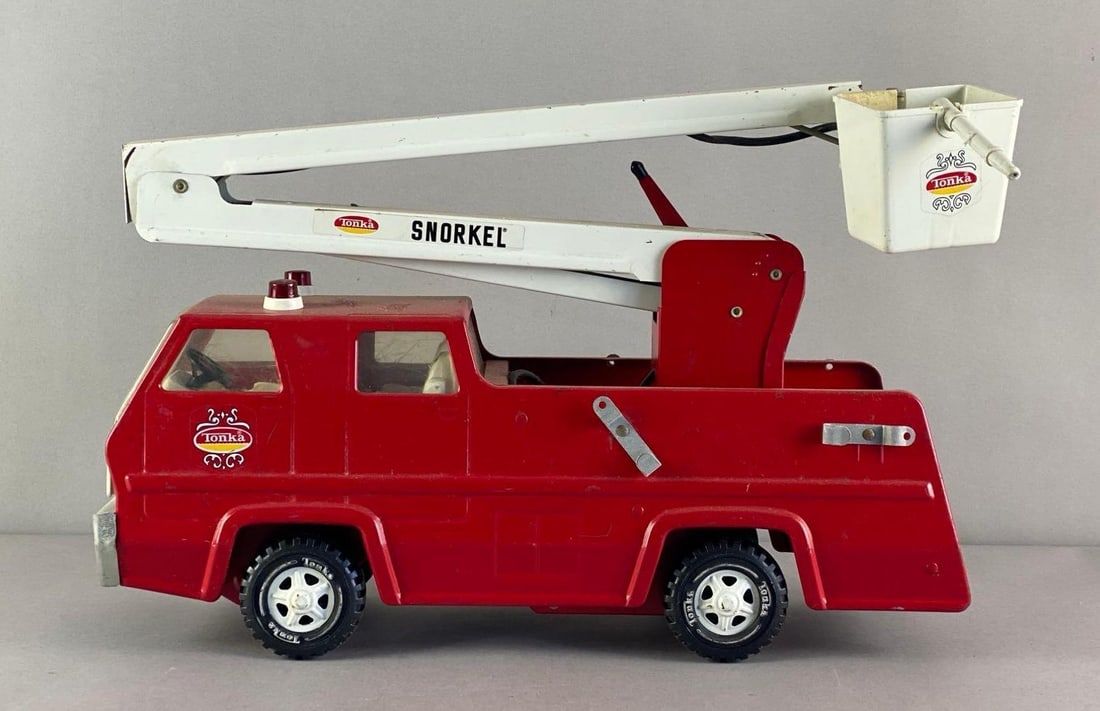 Tonka Snorkel Pressed Steel Fire Truck: Needs cleaning, measures 11 1/2 inches H x 6 inches W x 17 inches D