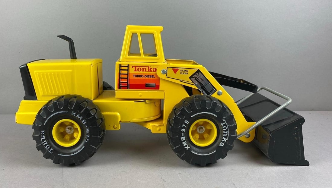 Vintage Tonka Turbo Diesel XMB-975 Front End Loader: Measure 18 inches in length.