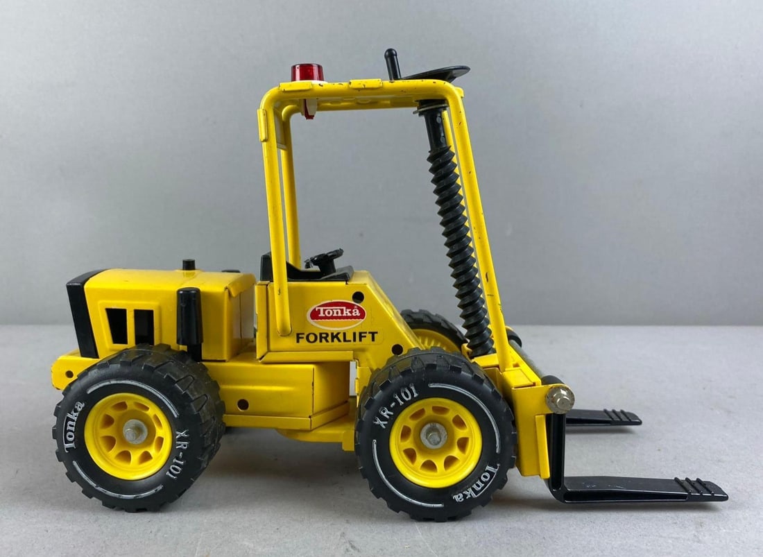 Vintage Tonka XR-101 Forklift (1 of 2)
