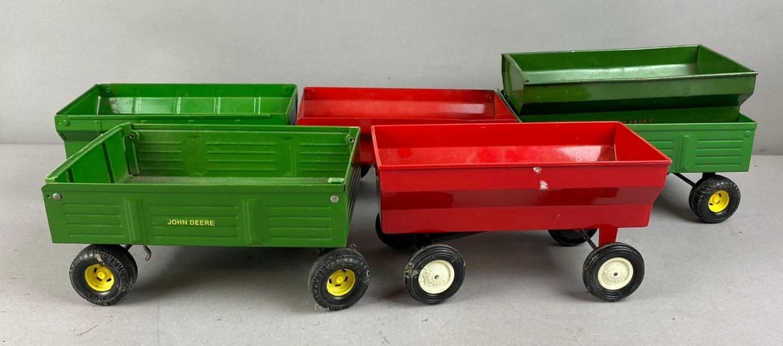 Vintage ERTL John Deere 1/16 Scale Die-Cast Farm Wagon: Paint chips throughout.