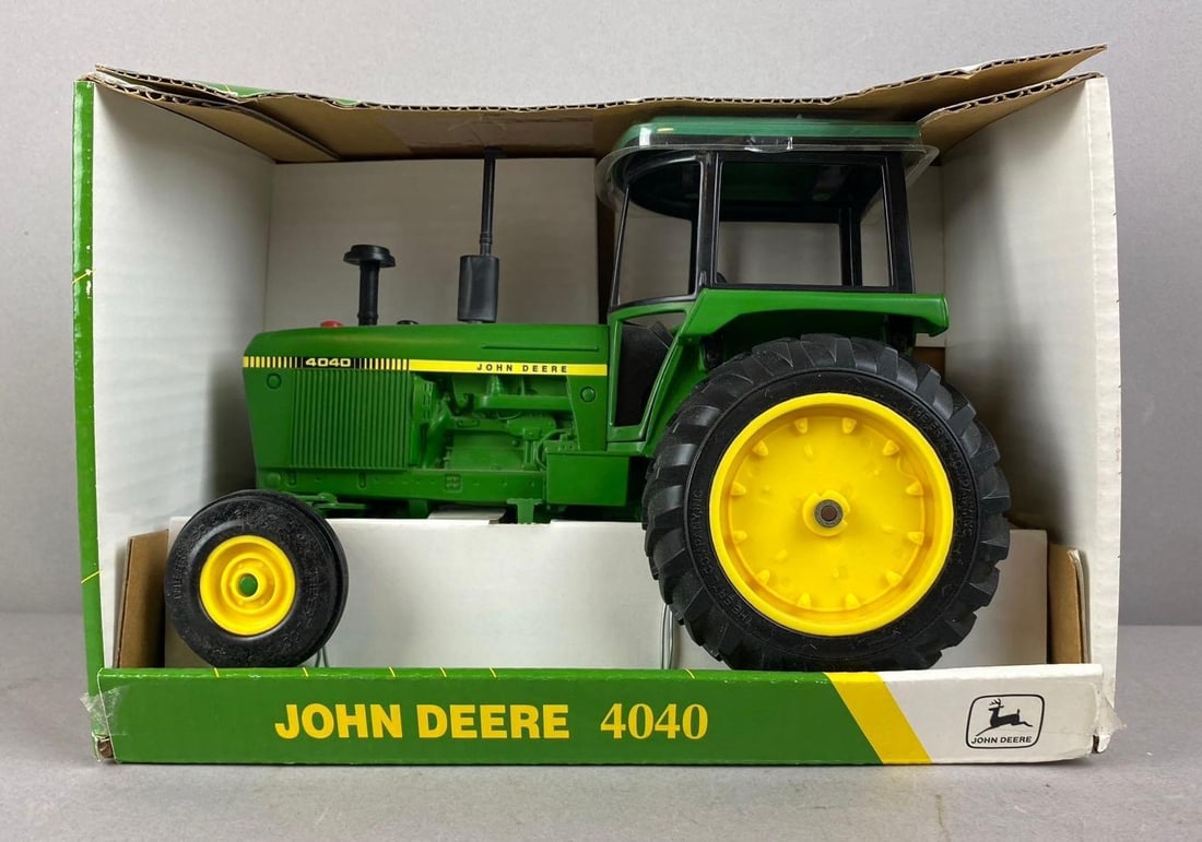 1999 ERTL John Deere 4040 Tractor 1/16 Scale Die-Cast Vehicle: Like new in original packaging.
