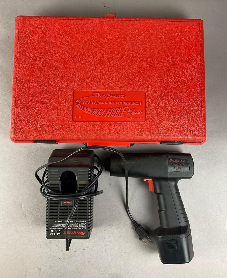 Group of 2 Snap On CT30 3/8 Drive Impact Wrenches: Untested. Case measures H 3 1/2 x W 10 x L 15 inches