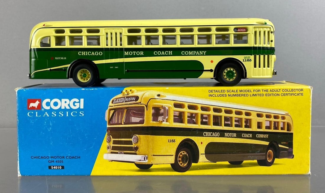 1994 Corgi Classic Chicago Motor Coach 1:50 Scale Die-Cast Vehicle: Like new in original packaging.