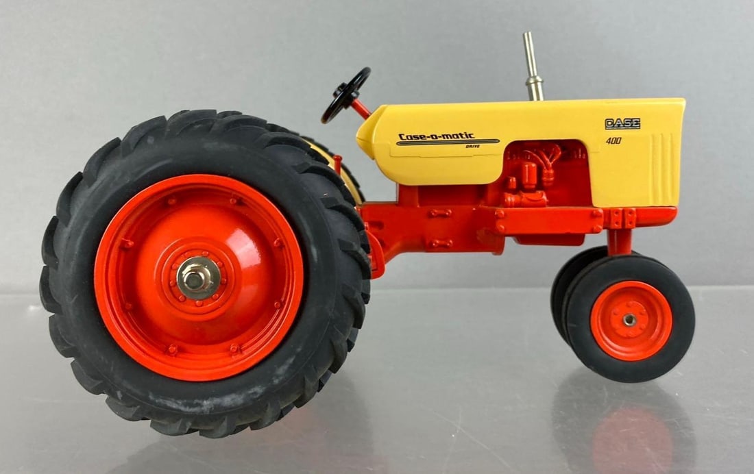 1991 ERTL Case 400 Tractor 1/16 Scale Die-Cast Vehicle: 1991 ERTL Case 400 Tractor 1/16 Scale Die-Cast Vehicle