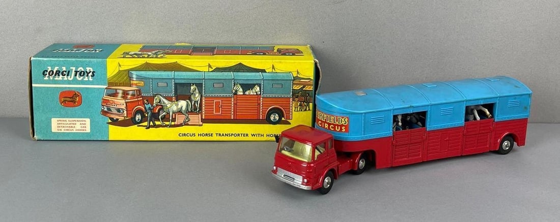 Corgi Circus Horse Transporter Die-Cast Truck: In original packaging. Unknown set completion.